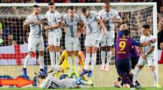 Revoluce v bránění trestňáků: Ležícímu zedníkovi tleskal i Messi!