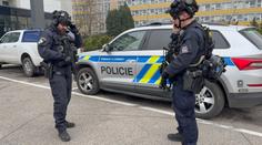Policie pročesávala pražskou univerzitu. Hledaný muž sám přišel na služebnu