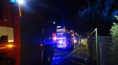 Umyli motor auta. Shořelo jim i s garáží