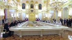 Rusko pořádá velký mezinárodní summit. Od dvou prezidentů dostal Putin košem