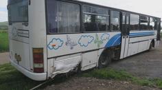 Mladík ujel od nehody v ukradeném autobusu! Na policii ho přivedla maminka