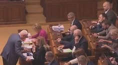 Poslanci schválili růst koncesionářských poplatků. Platit mají i lidé s mobily