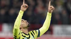 Arsenal se po výhře dotáhl na vedoucí Liverpool