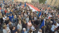 Tisíce Poláků vyšly do ulic! Nelíbí se jim reforma Nejvyššího soudu
