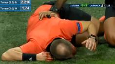 Drama v Rakousku! Fanoušci trefili sudího, crčela z něj krev!