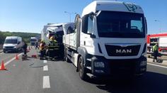 Smrtelná nehoda u nájezdu z D11 v Praze. Řidiče brzdily dlouhé kolony