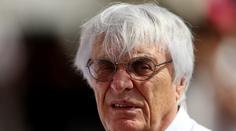 Ecclestone byl zadržen. Funkcionář F1 nesl do letadla zbraň
