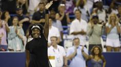 Venus Williamsová se vrátila výhrou i ve dvouhře. Zapsala se do historie