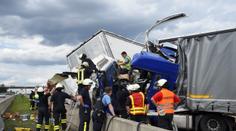 Český kamioňák rozdrtil karavan v Německu, zabil tříčlennou rodinu