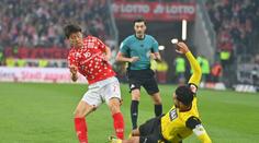 Kapitán potopil Dortmund hloupým zákrokem. Vyhoďte ho, vyzývají fanoušci