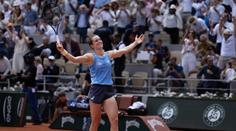 Šok na French Open. Světová trojka vypadla s hráčkou ze čtvrté stovky