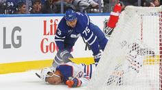 Padl nejtvrdší trest sezóny v NHL. Měl dostat ještě více, spekulují v zámoří