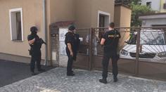 Muže ve Strašnicích štvali hluční dělníci, jednoho střelil do hlavy!