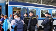 Uprchlíci se v Praze na nádraží poprali s policisty, 10 zatčených