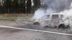 Policie musela uzavřít D1. Na dálnici shořelo auto