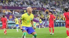 Richarlison se po postupu setkal se svým idolem. Učil Ronalda "holubí taneček"