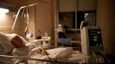 Seniorce vadilo, že druhá pacientka chrápe. Začala ji dusit polštářem