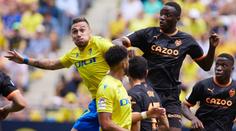 Valencia padá tabulkou. S Cádizem prohrála a hrozí jí sestup z La Ligy