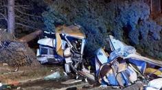 Kompletně sešrotované auto: Policisté vyráželi k děsivě vypadající nehodě