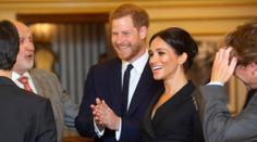 Meghan šokovala Brity i novou rodinu: Oblékla vyzývavé šaty!