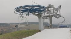 Zájem o pobyty na horách neutichá. Počasí ale lyžařům nepřeje