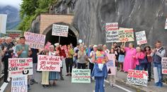 Demonstrace proti turistům. Obyvatelé malebného městečka už jich mají dost