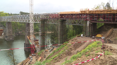 Přes Orlickou přehradu roste rekordní most. Bude mít 156 metrů