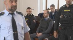 Vražda a znásilnění na Plzeňsku: Bývalý primář nemocnice u soudu brečel