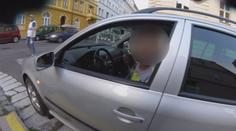 Muž přijel pro matku na služebnu, vzali mu řidičák a hrozí mu vězení!
