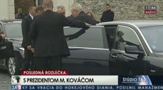 Kdo mohl za to, že Zeman přiletěl na pohřeb pozdě? Má zjistit Ťok