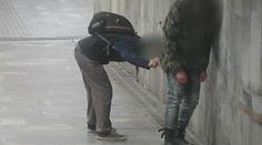Mejdan jako Brno! Znavený muž usnul ve stoje a přišel o peněženku