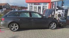 Na perníku a s kradeným audi ujížděl policistům. Havaroval