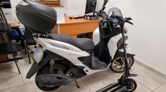 Údajní lupiči hodinek utekli z Česka. Policie našla jejich motorku
