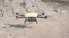 Čeští vývojáři představili speciální dron. Pomáhá s vyhledáváním zraněných lidí