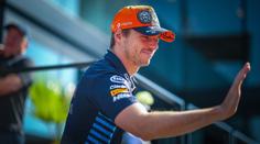 Verstappen odrazil útoky Norrise a slaví. Na domácí trati ovládl sprint