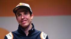Bratrovražedný souboj v cíli ovládl mladší Alex, na bedně skončil i Rossi