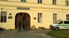 Žák (14) z Rakovníka bodl učitelku (61) přímo ve škole, nůž projel zády až do hrudníku