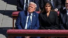 Ostrá kritika Trumpa: Lidé ho cupují za vizáž na pohřbu. Co je to s ním, zlobí se