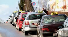 Taxikáři odmítají zákazníky, kteří chtějí jet jen na krátkou vzdálenost