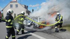 Vražda a sebevražda v Náchodě: Muž a žena se zapálili v autě!