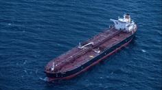 Američané obsadili tanker pod ruskou vlajkou. Doprovázela ho ponorka
