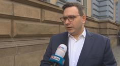 Žhářský útok na MHD. Česká diplomacie by měla rychle zakročit, říká politolog