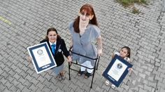 Nejvyšší žena světa cestovala letadlem. Museli vymontovat několik řad sedadel
