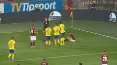 Červená pro soupeře, pak penalta! Tak Sparta otočila zápas se Zlínem