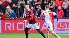 Parádní otočka Sparty v Silvestrovském derby. Za veterány dal dva góly Koller