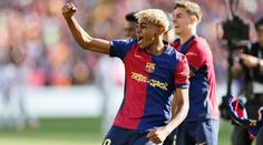 Barcelona dělá fotbal pro fanoušky. Práci rozhodčích respektuji, říká Holoubek