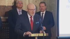 ANKETA: Válek by měl skončit, shodují se experti. V jednání s doktory prý selhal