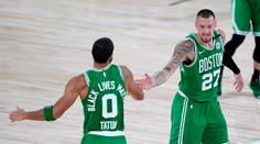 Boston vyzrál na mistrovské Toronto, Memphis po restartu konečně vyhrál