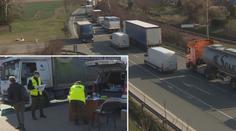 Doprava u hranic úplně zkolabovala! Kolona měla až 30 kilometrů