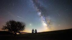 Astronomická párty na obloze: Napřed zatmění Slunce, pak proletí Perseidy